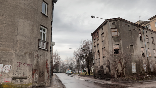 Wielu Polaków wciąż żyje w mieszkaniach bez wody i ubikacji