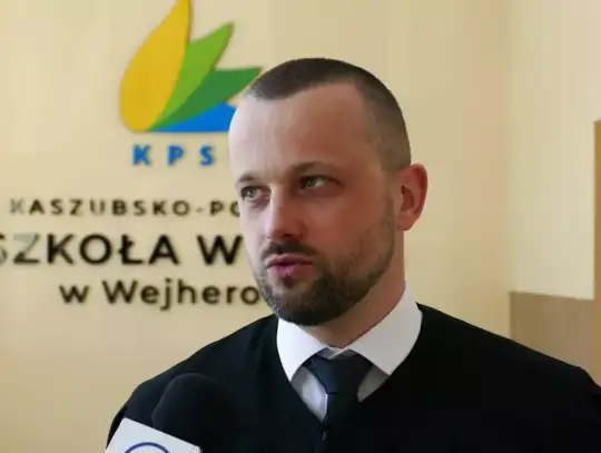 Absolwenci Kaszubsko-Pomorskiej Szkoły Wyższej w Wejherowie odebrali dyplomy [wideo]