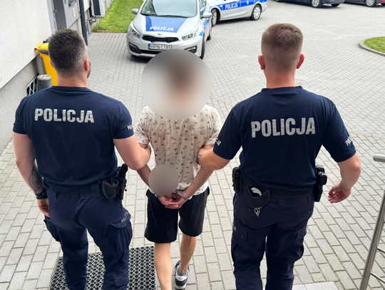 Agresywny 30-latek aresztowany – szereg zarzutów za napaść, narkotyki i groźby wobec dziecka