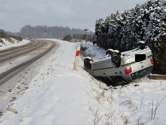 Biało wszędzie... Zima zagościła na Pomorzu. Uwaga na drogach. 