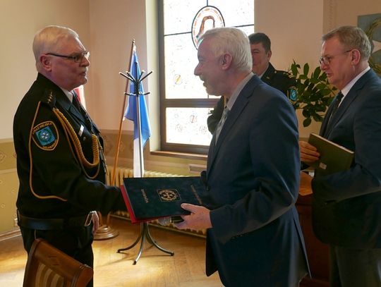 Był ze strażą miejską od początku jej powstania. Odszedł na emeryturę. 