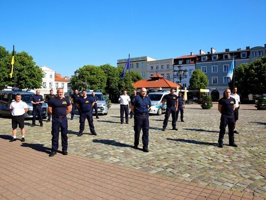 Challenge - policjanci, strażnicy miejscy, strażacy i urzędnicy. Pomagają oraz promują...