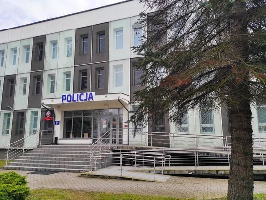Cocid 19. Policjanci sprawdzają jak mieszkańcy stosują się do obostrzeń