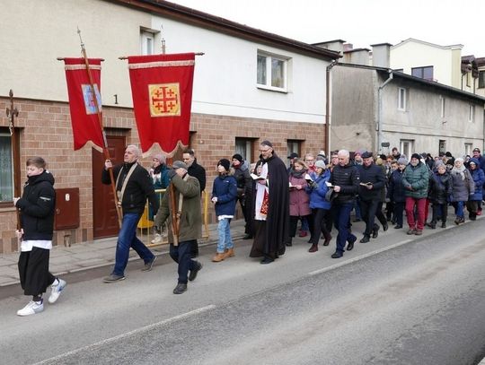 Droga krzyżowa na ulicach miasta. Pielgrzymi modlili się na Kalwarii Wejherowskiej