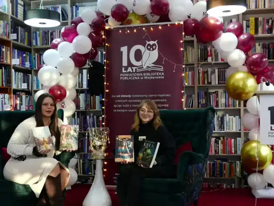 Duży druk i wielkie emocje. Biblioteka w Wejherowie poleca poruszające powieści czytelnikom