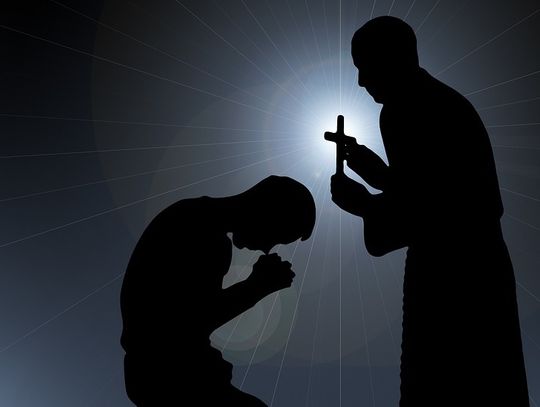 Dwie formy kolędy. Kto pobłogosławi dom?