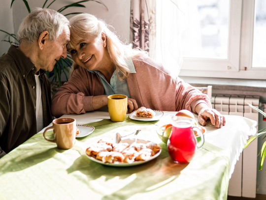 Emerytury w 2025 roku. Wiemy, o ile więcej trafi do kieszeni seniorów