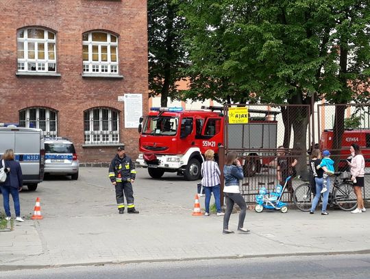 Ewakuacja szkoły przy ulicy Sobieskiego. Lądował helikopter pogotowia ratunkowego