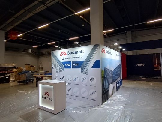 Jak dopasować projekt stoiska do identyfikacji wizualnej marki?