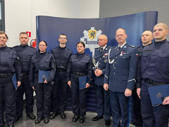 Jedenastu nowych policjantów zasiliło szeregi Komendy Powiatowej Policji w Wejherowie
