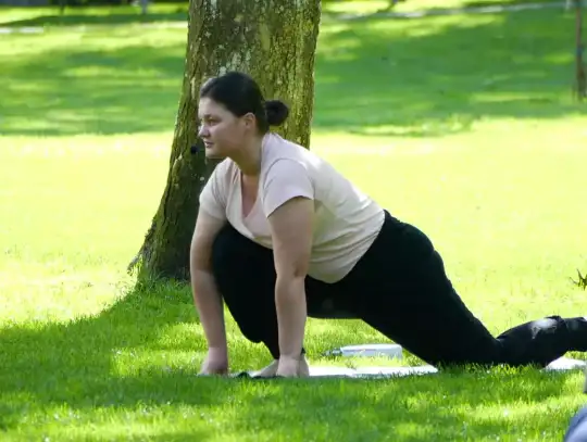 Joga w parku – poćwicz na świeżym powietrzu