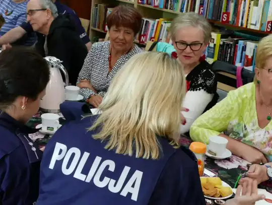 Kawa z Gliną. Policjanci serwowali porady dotyczące bezpieczeństwa