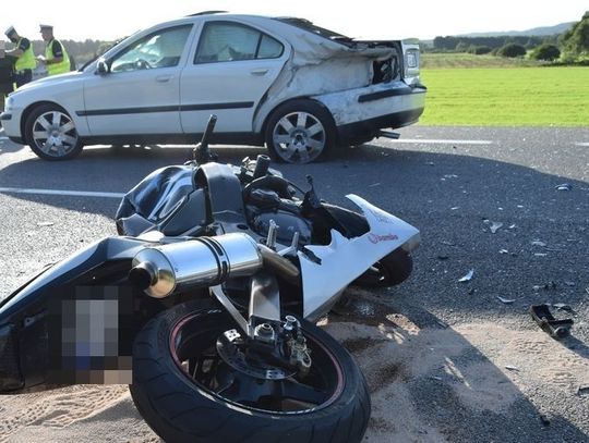 Kębłowo. Zderzenie volvo z motocyklem suzuki