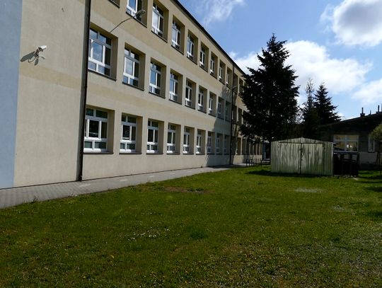 Kolejna realizacja projektu obywatelskiego. Wiaty rowerowe przed "dziewiątką"