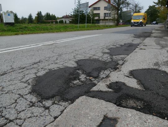 Kolejne modernizacje dróg w powiecie. Kochanowska w Gościcinie i fragment w Łeżycach