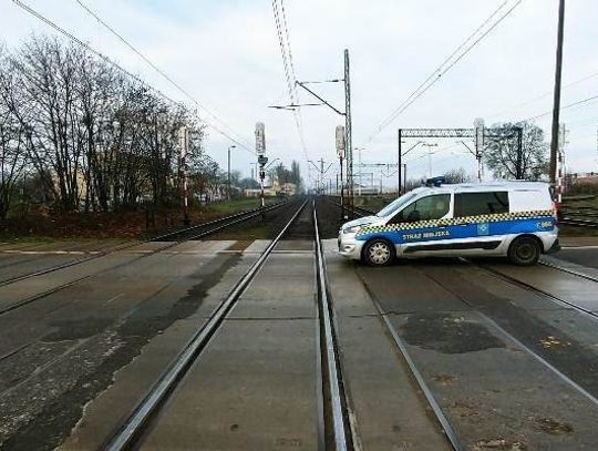 Libacja alkoholowa na torach. Zaraz miał ruszać pociąg...