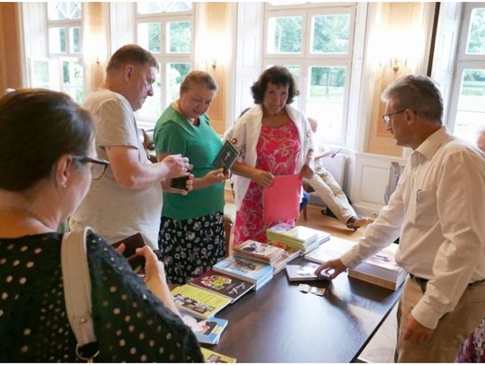 Literackie środy. Spotkania z lokalnymi pisarzami