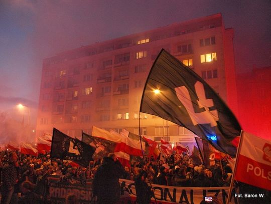 Marsz Niepodległości. W całym kraju zapełniane są autokary