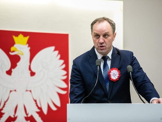 Marszałek województwa pomorskiego zakażony SARS-CoV-2. Znajduje się w szpitalu i dementuje plotki