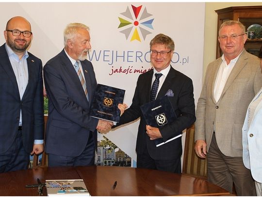 Miasto podpisało umowę z Wyższą Szkołą Administracji i Biznesu w Gdyni