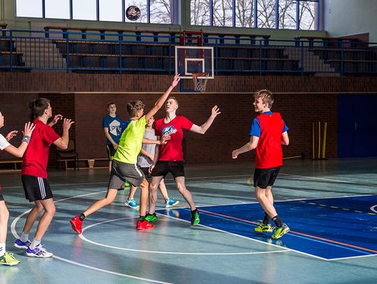 Na sportowo, z kulturą i z książką. Ferie...