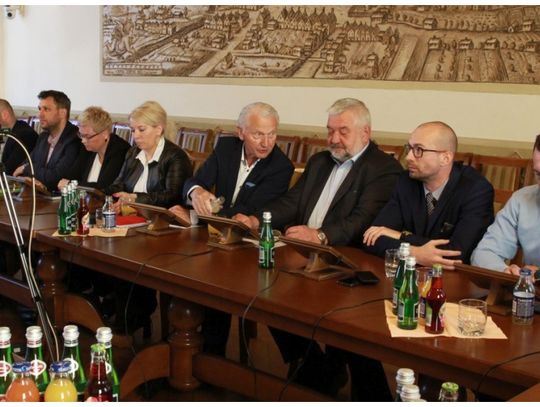 Nadzwyczajna sesja w Wejherowie. Cmentarz komunalny i drogi