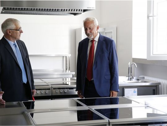 Nowoczesne boisko i sala elektroenergetyczna