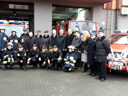 Nowszy pojazd OSP. Niezbędny przy zdarzeniach losowych. Miasto i powiat wsparły jego zakup.