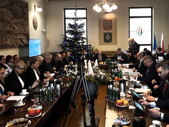 Ostrożny i oszczędny budżet, ale... Nie zabraknie funduszy na niezbędne zadania. 