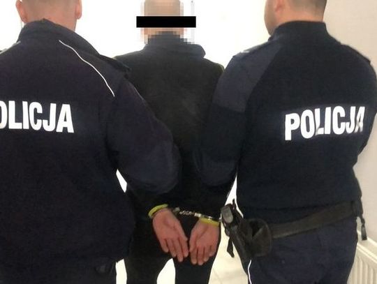 Podpalił mieszkanie. Stworzył zagrożenie dla innych rodzin i uciekł