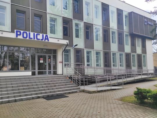 Policja zatrzymała pijanego kierowca bez uprawnień. Auto bez badań technicznych