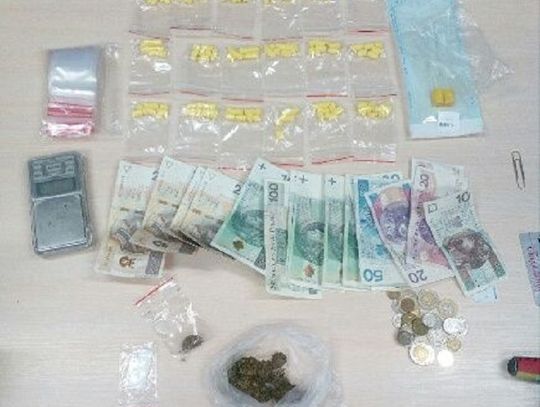 Policjanci pracowali na miejscu wypadku. Kierowca był pod wpływem narkotyków