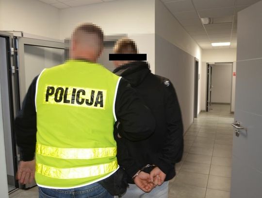 Policjanci zatrzymali 22-letniego kierowcę z marihuaną. Pasażerowie też posiadali narkotyki
