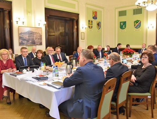 Powiatowa i miejska. Sesje budżetowe