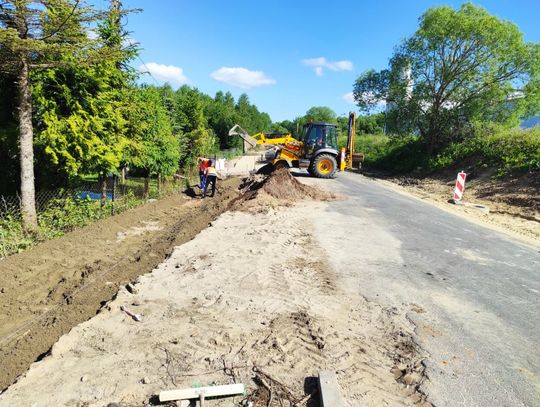 Powiatowe drogi pięknieją. Modernizacja Kochanowskiej w Gościcinie
