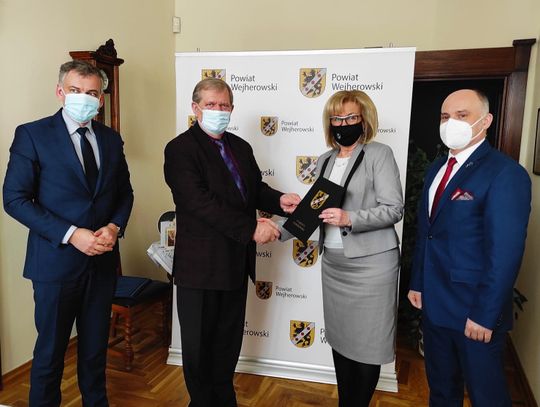 Powiatowe wsparcie dla szpitala. Nowy gastroskop...