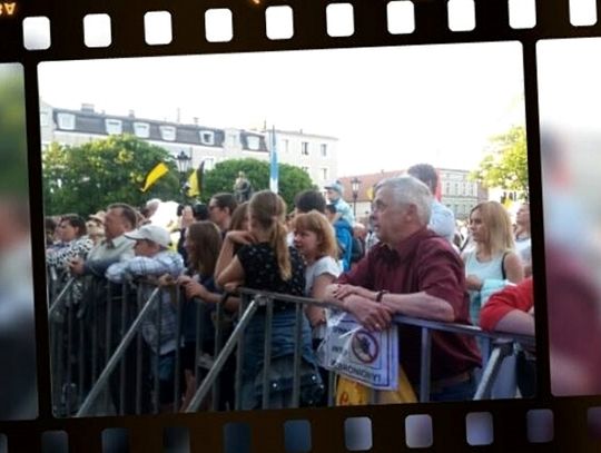 Prezydent uhonorował wybitnych Wejherowian. Na scenie pojawiły się Wilki. 