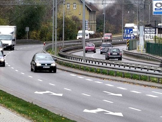 Przekroczenia prędkości. Zatrzymano trzech kierowców, którzy znacznie przekroczyli dozwoloną szybkość.