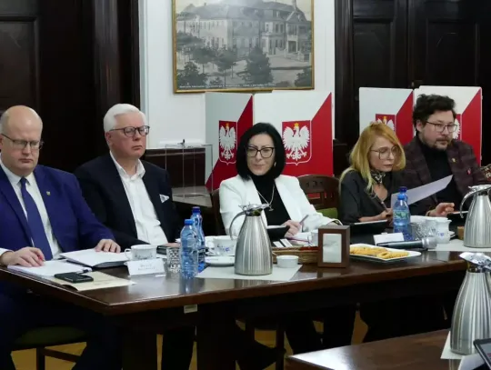 Rada Powiatu Wejherowskiego przyjęła kluczowe uchwały wpływające na komunikację i lokalne decyzje