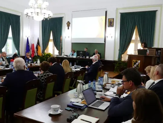 Rada Powiatu Wejherowskiego udzieliła wotum zaufania i absolutorium – decyzja zapadła