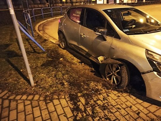 Rozbił wypożyczone auto. Był nietrzeźwy. 