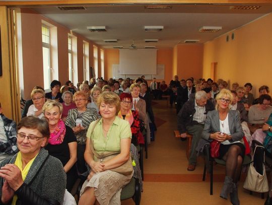 Seniorzy rozpoczęłi rok akademicki. Ponad 300 studentów WUTW YMCA.