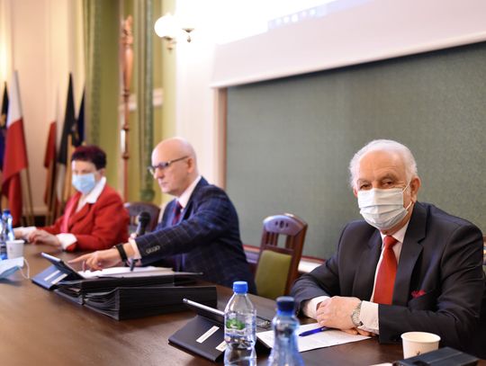 Sesja powiatu. Zabezpieczenie środków finansowych na...