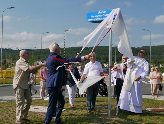 Śmiechowo. Rondo Pierwszych Osadników...