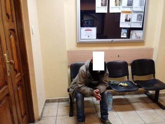 Spał na przystanku, a... Rodzina szukała