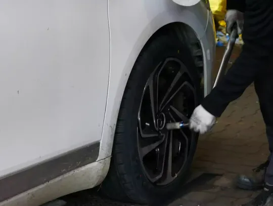 Sprawdź, dlaczego wcześniejsza wymiana opon może uratować zdrowie – a nawet życie