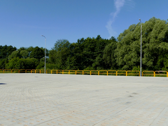 Szpitalny parking. Dodatkowe miejsca dla 154 aut