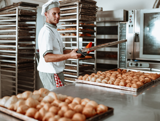 Tłusty czwartek. Jak się robi pączki za złotówkę?