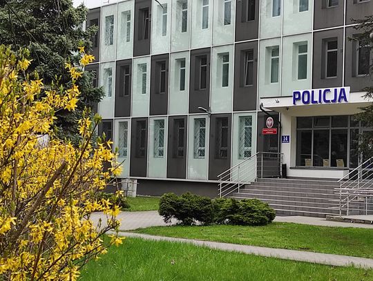 Trzynaście zarzutów dla 30-latka. Kryminalni z Rumi zatrzymali sprawcę