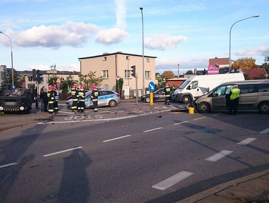 Wejherowo. Wypadek u zbiegu Rybackiej i krajowej "6" (Zobacz film)